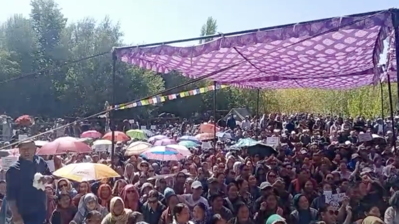 Clashes erupt in Ladakh amid shutdown to press for advancing talks with Centre